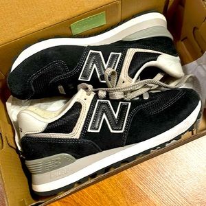 🖤NIB New Balance Classic 574 black suede